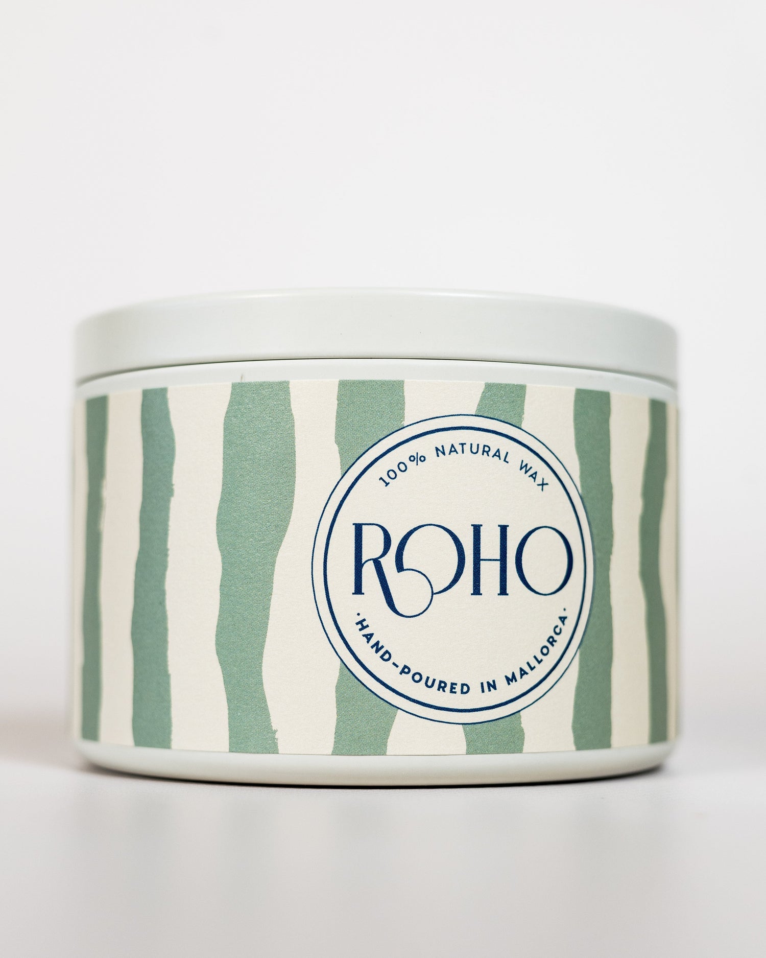 Vela perfumada en lata con diseño a rayas y &.